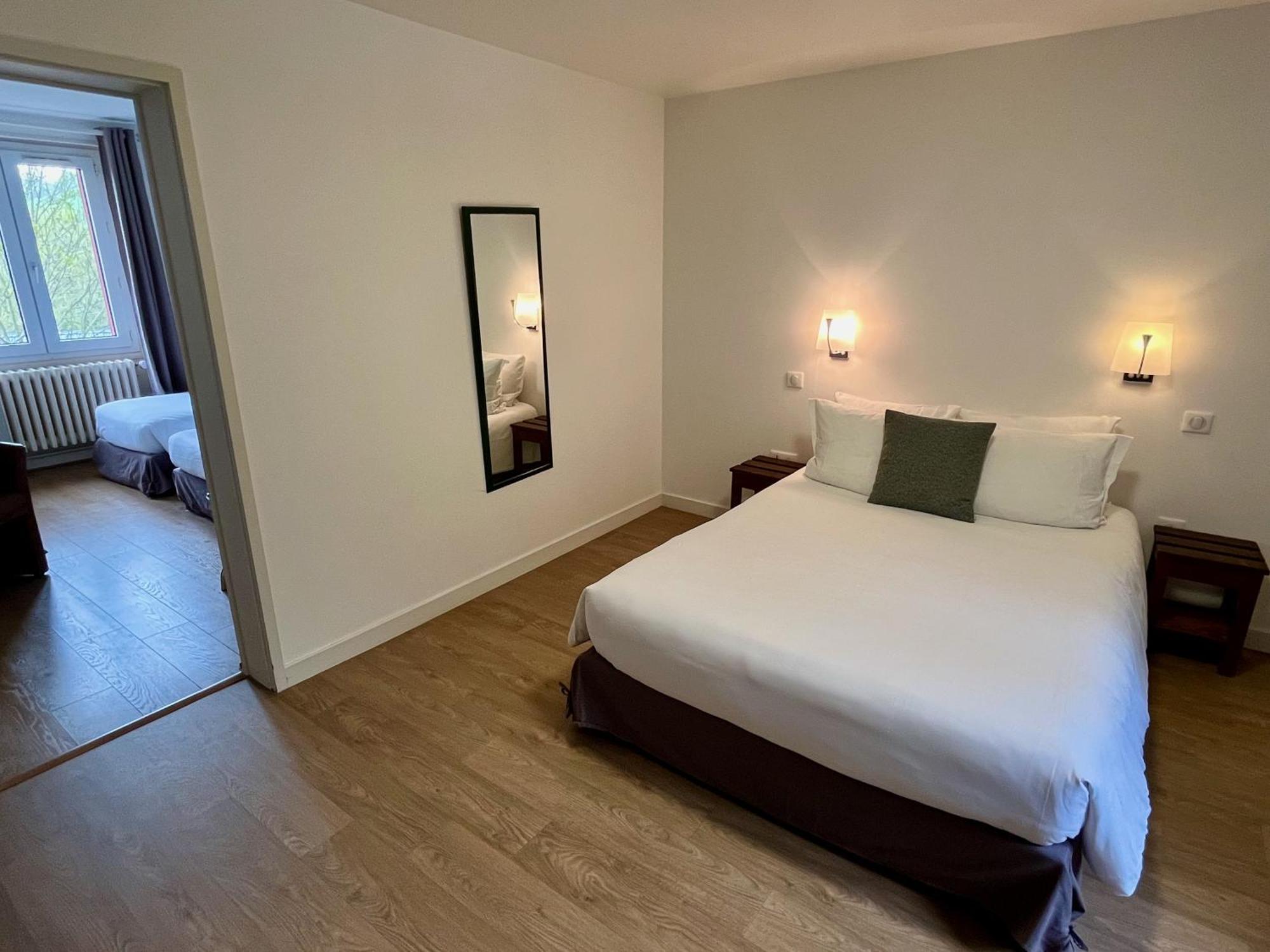 Hotel Restaurant Le Clos Besse-et-Saint-Anastaise Habitación foto